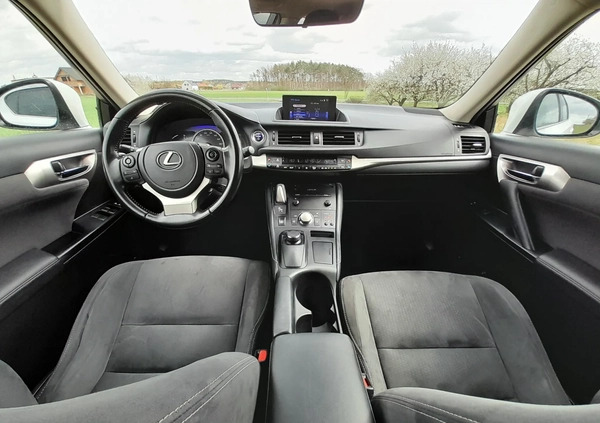 Lexus CT cena 74900 przebieg: 185000, rok produkcji 2020 z Mikołajki małe 211